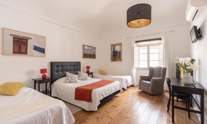 Evora Hostel | Burgos Guest House