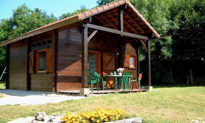 Saint-More Ski Chalet | Burgundy, cottage in a wooden chalet near Vézelay.