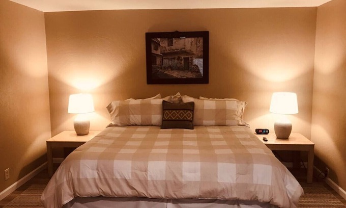 Kerby Condo | Burgundy Room at Kerbyville Inn - Newly Remodeled