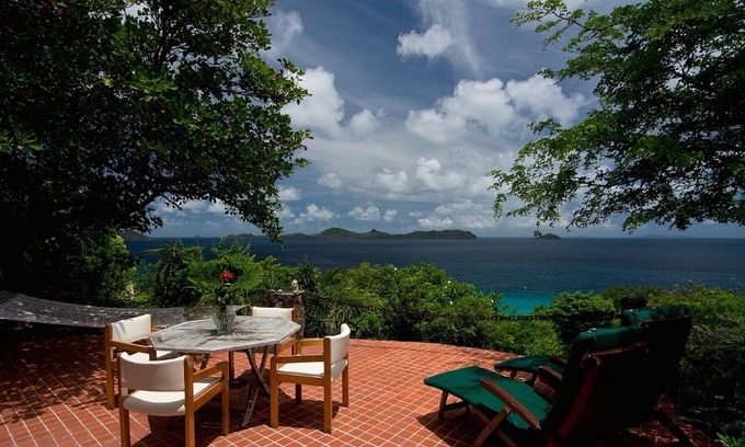 Moonhole House | Burke House’s private setting is relaxing, romantic and includes personal cook.