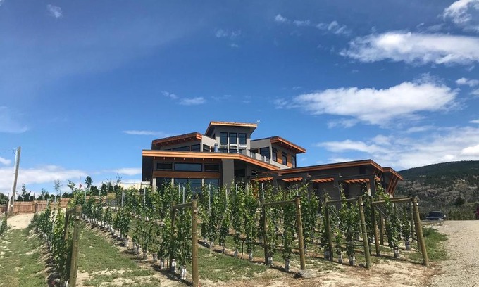 Okanagan-Similkameen Bed & Breakfast | Burnt Grass vineyards B&B