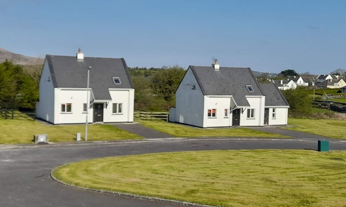 Ballyvaughan Cottage | Burren Way Cottage 09 - sleeps 6 guests in 3 bedrooms