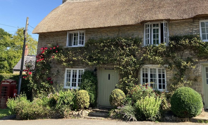 Puncknowle Cottage | BURWELL COTTAGE, pet friendly, with a garden in Puncknowle