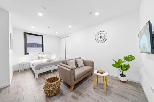 Burwood Apartment | Burwood 1Br apt nearTrainShopping street parking