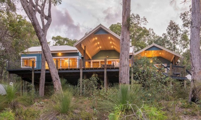 Yallingup Siding House | Burwood Bush House Close to Wineries and Beach