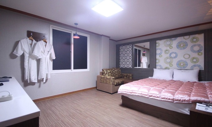 Yeongdo Hotel | Busan Yeongdo Sinwon