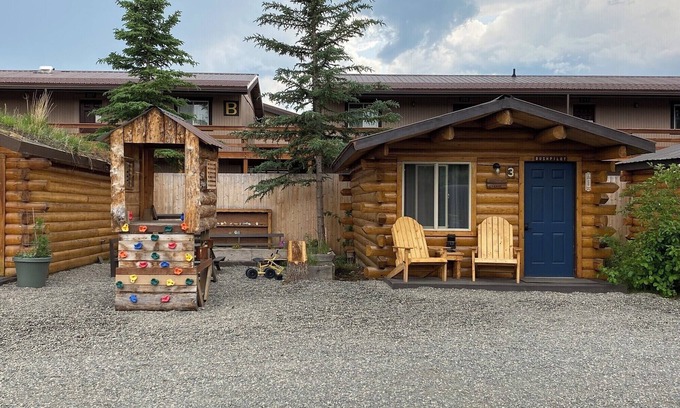Tok Cabin | Bush Pilot Cabin-Modern Comfort in the Last Frontier (For families or casual travelers)