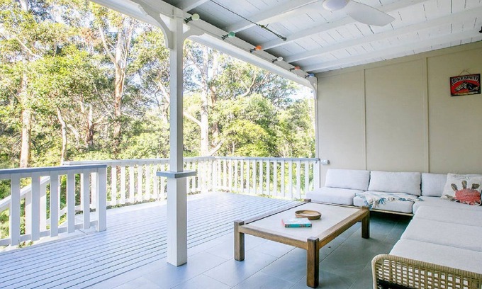Macmasters Beach House | Bush setting with easy walk to beach