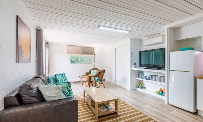 Vincentia Apartment | Bush to Beach Apartment 88 - relaxing getaway (5 min stroll to the beach)
