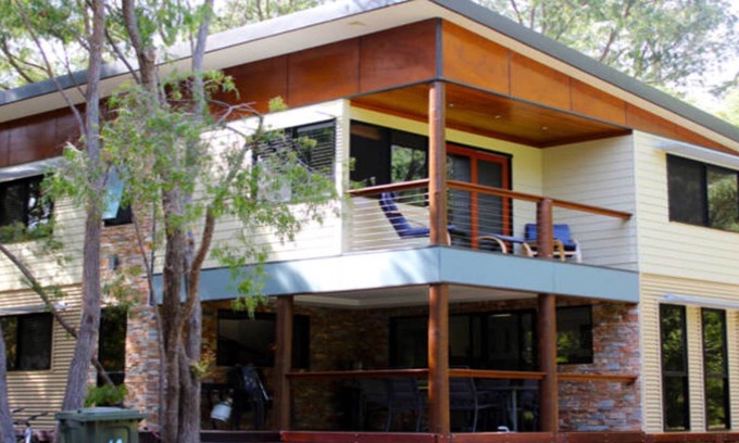 Margaret River House | Bushey Heath - A Walk To Town Bush Retreat