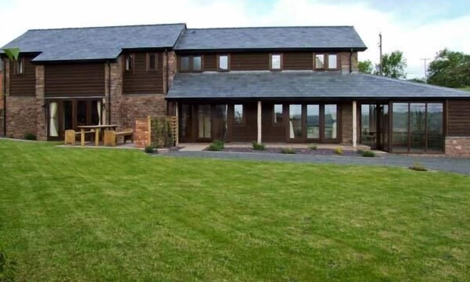 Longtown Cottage | BUSHMILLS, family friendly, character holiday cottage in Abbey Dore