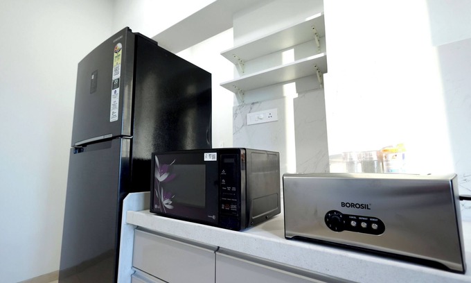 Ghansoli Apartment | Business lesiure - 3 BHK with Balcony-Chef-Laundry