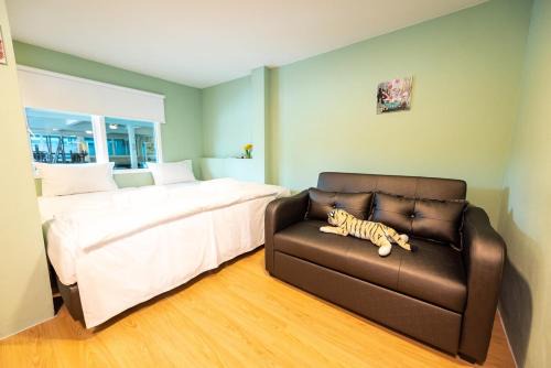 Bang Khlo Apartment | Business Studio Room with Balcony