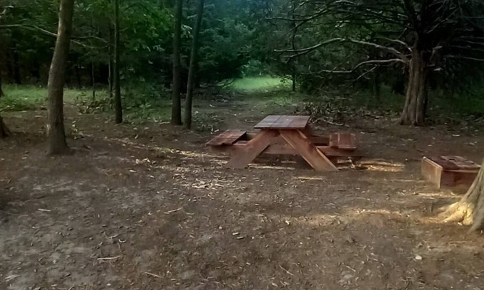 Elkland RV Rental | Busy B's Electrified Landing Campsite at B Berry Farms & Co.