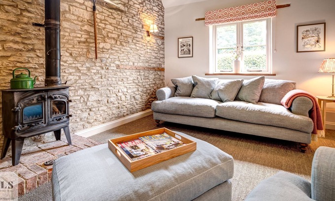 Ramsden Apartment | Butler's Stall Cotswolds Holiday cottage in Ramsden, 2 Beds & Sleeps 3