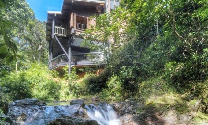 Cow Bay House | BUTTERFLY BEND - 3 Bedroom Daintree Beach House
