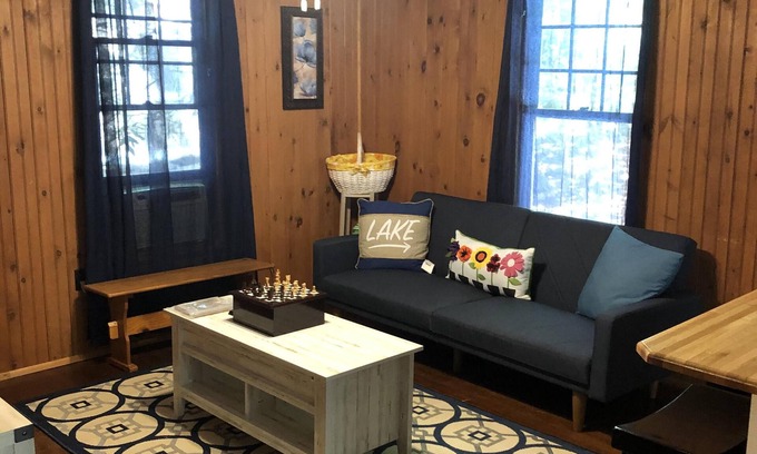 Timber Hills Cottage | Butterfly Cottage Close to Everything