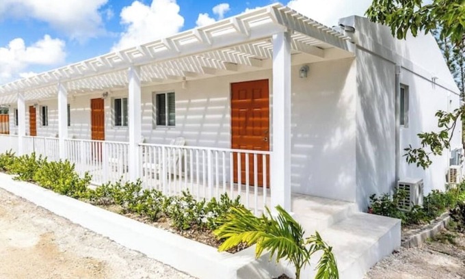 Kew Town Settlement Apartment | Buttonwood Lodge Unit #3