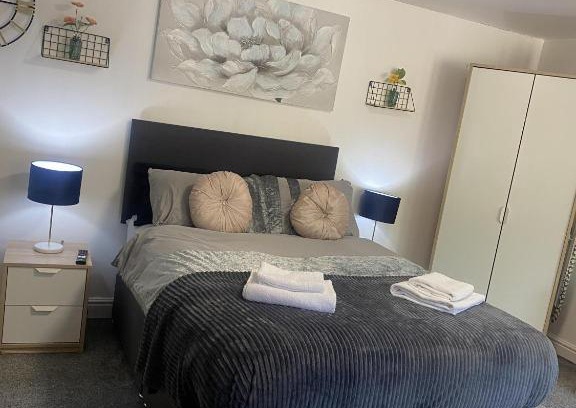 Huddersfield Apartment | Bv Homely Studio Fifteen At Deighton Huddersfield