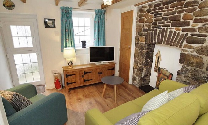 Mumbles House | Bwthyn Bach - One Bedroom House, Sleeps 2