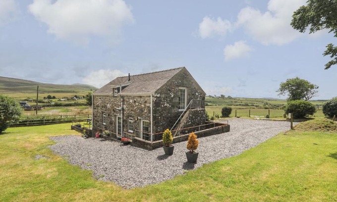 Garndolbenmaen House | Bwthyn Derwin Fawr