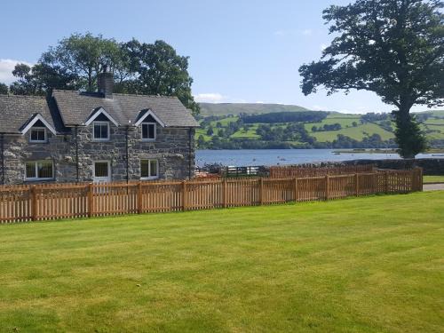 Llanuwchllyn House | Bwthyn Glanllyn