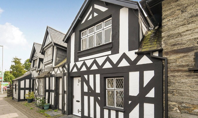 Machynlleth Cottage | Bwthyn Llys (Machynlleth Old Court House)