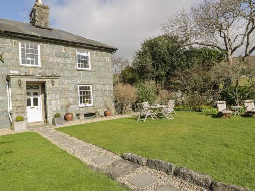 Llanfair House | Bwthyn Morse