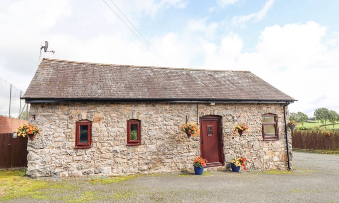 Llanfair Caereinion Cottage | BWTHYN TY NEWYDD, with hot tub in Llangadfan