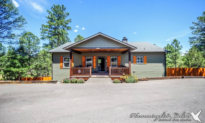 Ruidoso House | "By God's Grace" 'unique, modern home w/hot tub in the mountains!