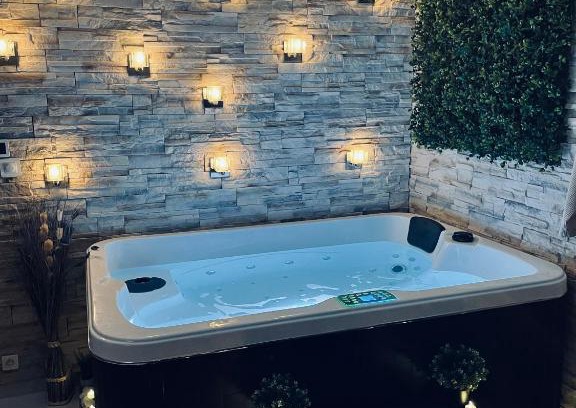 Bondy Apartment | BY NEPTUNE - Appartement rustique JACUZZI