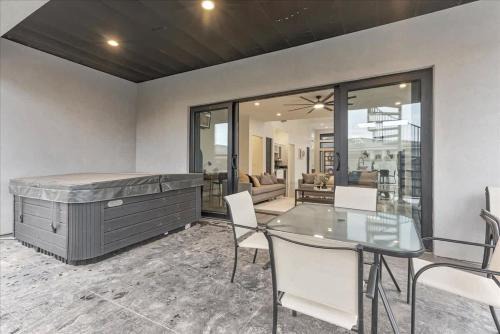 Hurricane House | By Sand Hollow Rooftop Patio & Private Hot Tub
