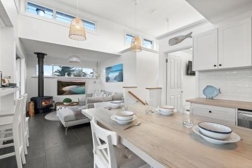 Vincentia House | By the Bay on Duncan by Experience Jervis Bay