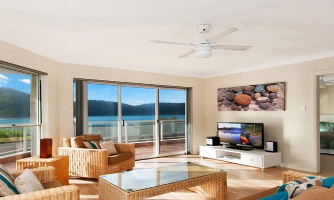 Ettalong Beach House | BY THE BEACH - WATERFRONT ETTALONG BEACH