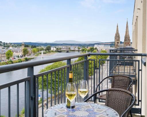 Inverness City Centre Apartment | By the Bridge by Toppo