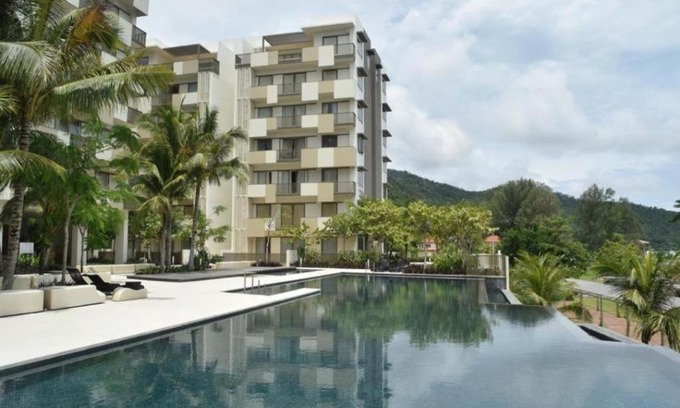 Batu Ferringhi Apartment | By The Sea Batu Ferringhi Beach Front Apartment Suite