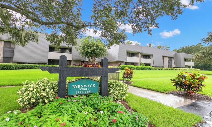 Palm Harbor Condo | Byrnwyck 2172-2174 2 Bedroom 2 bath Adjoining Unit At Innisbrook.