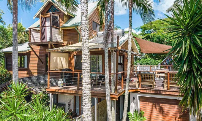 Belongil House | Byron Blisshouse - multi-home retreat with pool