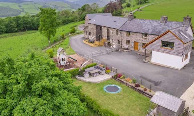 Cemmaes House | Bythynnod Aderyn Cottages