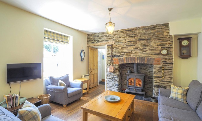 Tan-y-groes Cottage | Bywell, Llangrannog - Three Bedroom Cottage, Sleeps 6