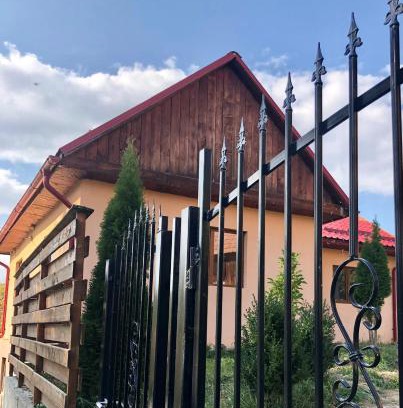 Manastireni House | Căsuța cu livadă
