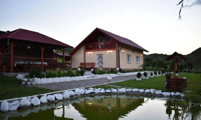 Atel House | Căsuța de pe deal din Transilvania
