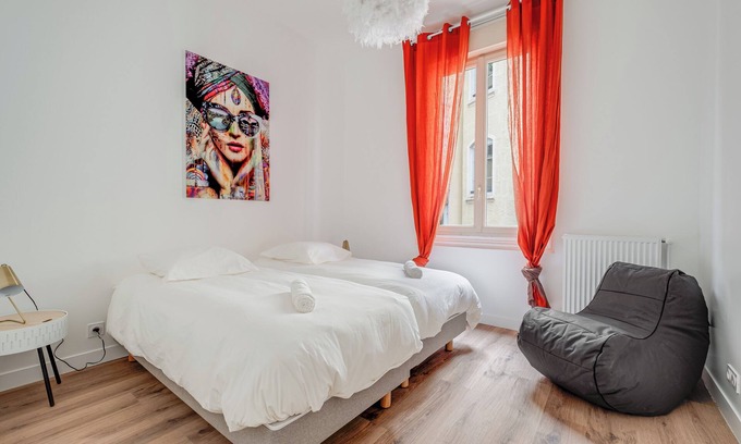 Saint-Etienne Apartment | C&C Le POP, Central Spacious and Modern