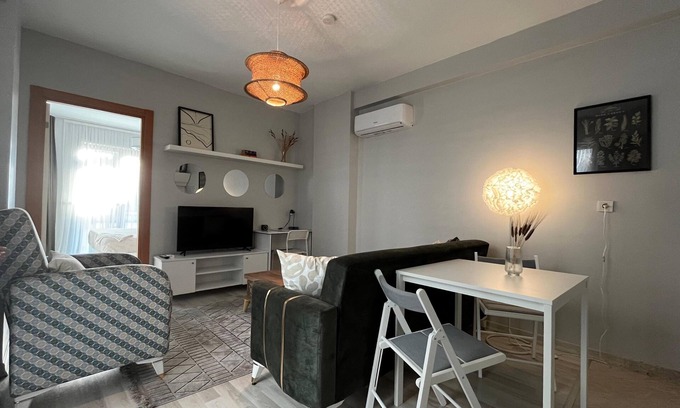Beyoglu Apartment | C-Charming 1-bedroom apartment with WiFi and AC in vibrant Istanbul
