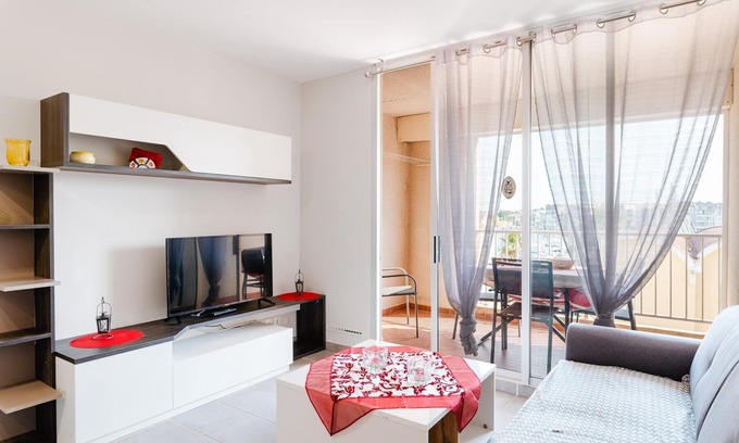 Port Rive Gauche Apartment | C D36 Renovated 2 bedroom flat with air conditioned GRUISSAN