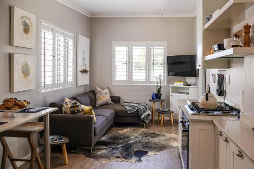 Onrus Apartment | C'estÇa Cottage Modern Luxurious Sounds of the Sea