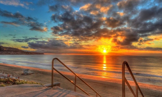 South Redondo Apartment | #C Updated 2 bed, 1 block to Beach, Esplanade, Riviera Village shopping!