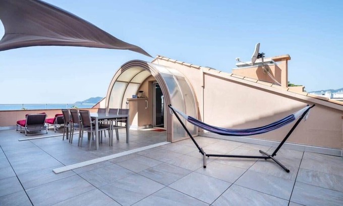 Cannes La Bocca Apartment | C009 - Duplex avec vue Mer et Piscine