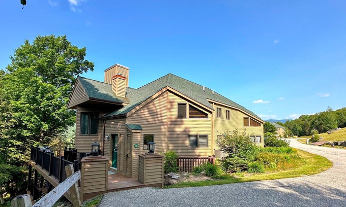 Bretton Woods House | C13 Beautiful Bretton Woods ski-in ski-out townhouse. Pool/gym passes!