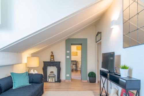 Roman Quarter Apartment | Ca' Claire by HAPPYHOSTORINO